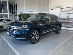 VOLKSWAGEN TOUAREG 3.0 V6 TDI SCR 4WD AUTOMATIK 285 CV MOD. ELEGANCE + TETTO PANORAMICO ED APRIBILE pieno