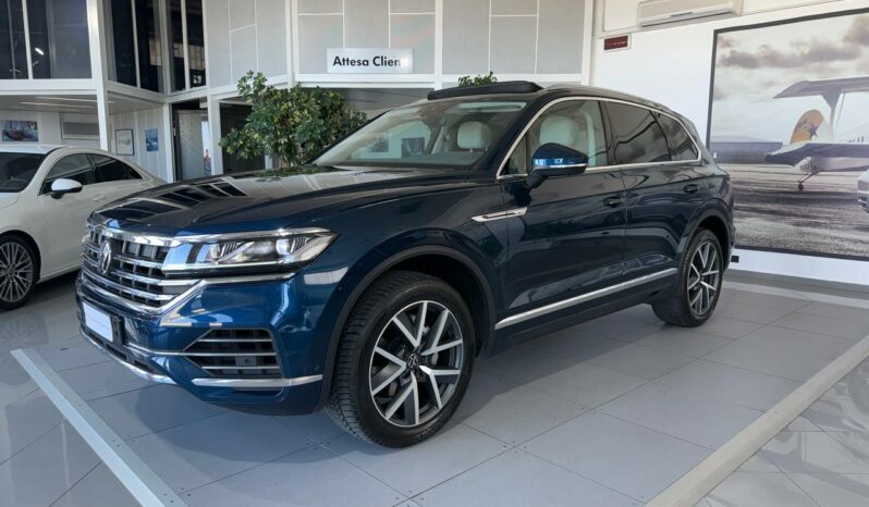 VOLKSWAGEN TOUAREG 3.0 V6 TDI SCR 4WD AUTOMATIK 285 CV MOD. ELEGANCE + TETTO PANORAMICO ED APRIBILE pieno